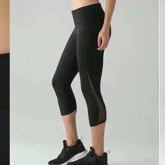 Lululemon Train Times Crop (17"), Black, Size 2 - Picture 8 of 10
